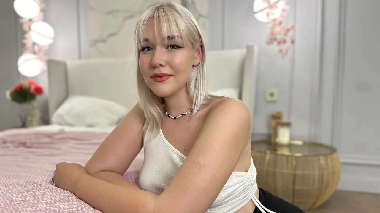  Live sex with LorriLawrence - Free Porn Live