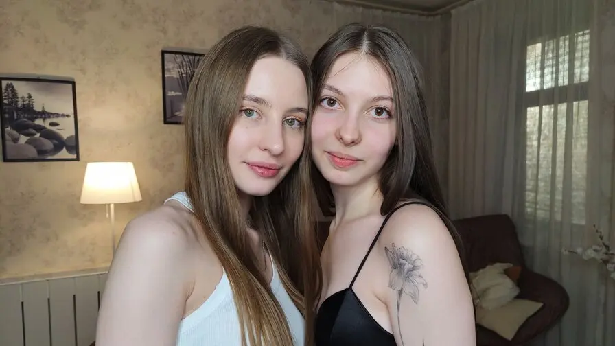  Live sex with MoiraAndSynnove - Free Porn Live