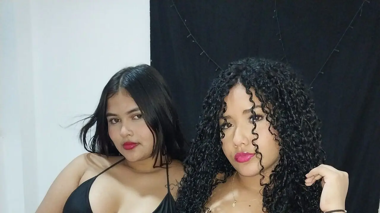  Live sex with PalomaAndPaola - Free Porn Live